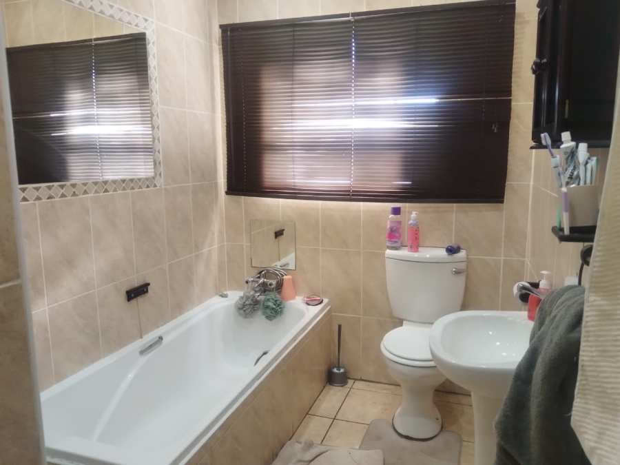 2 Bedroom Property for Sale in Potchefstroom North West